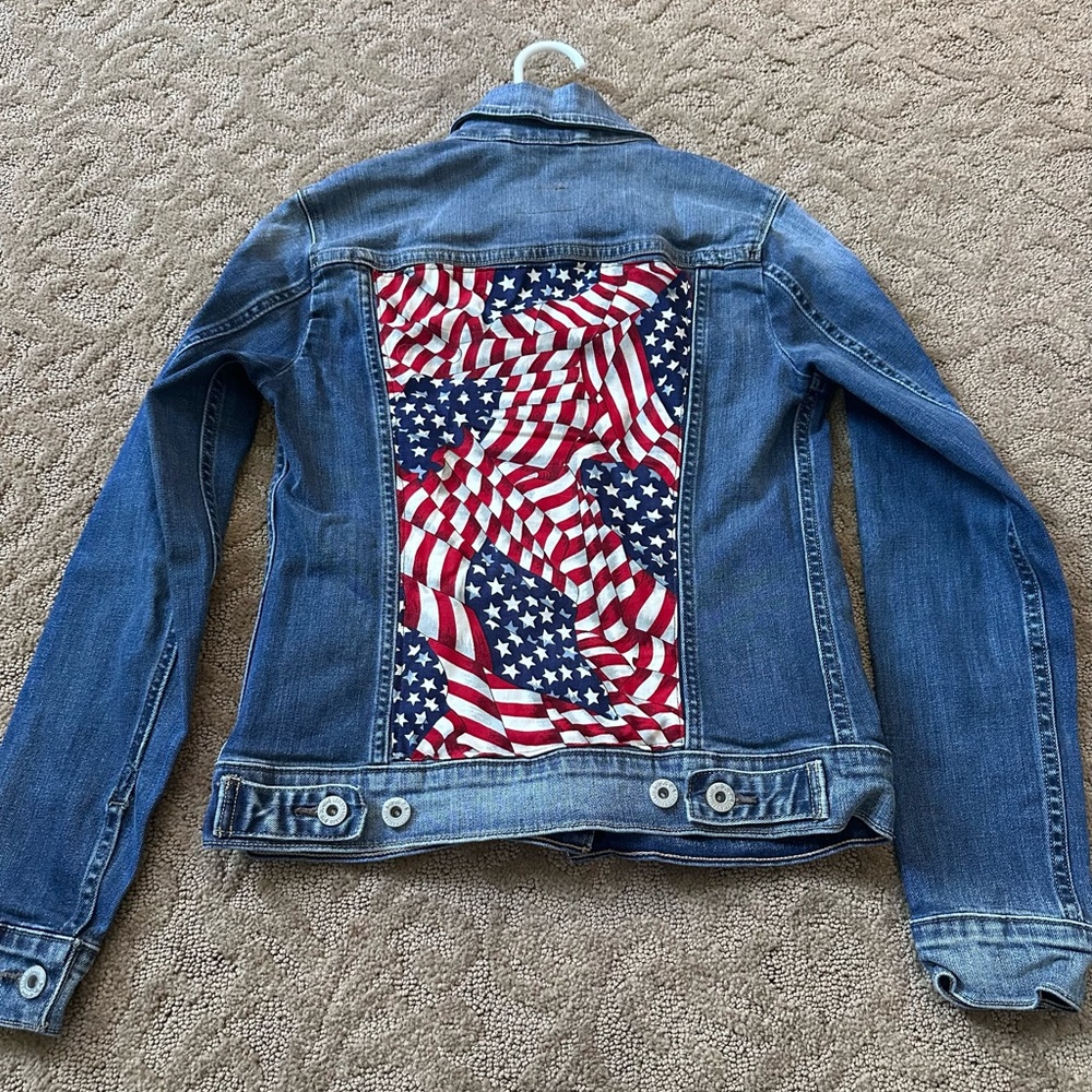 Levi's American Flag Embellished Jean Jacket. Patriotic July 4 statement - Picture 7 of 12
